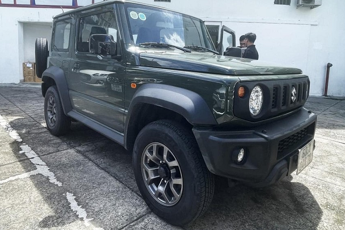 Suzuki Jimny chua den tay khach Viet da “doi gia” toi 900 trieu dong?