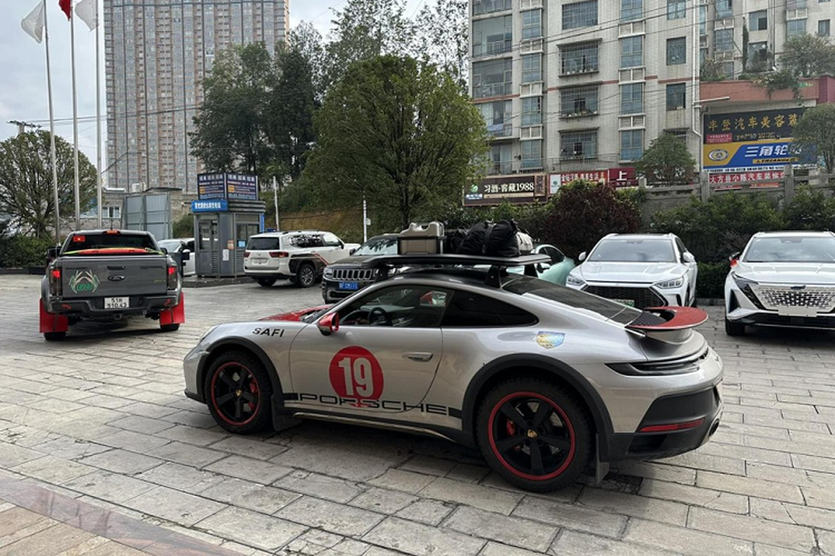 Porsche 911 Dakar gan 18 ty cua dai gia Hai Phong phuot Trung Quoc-Hinh-2