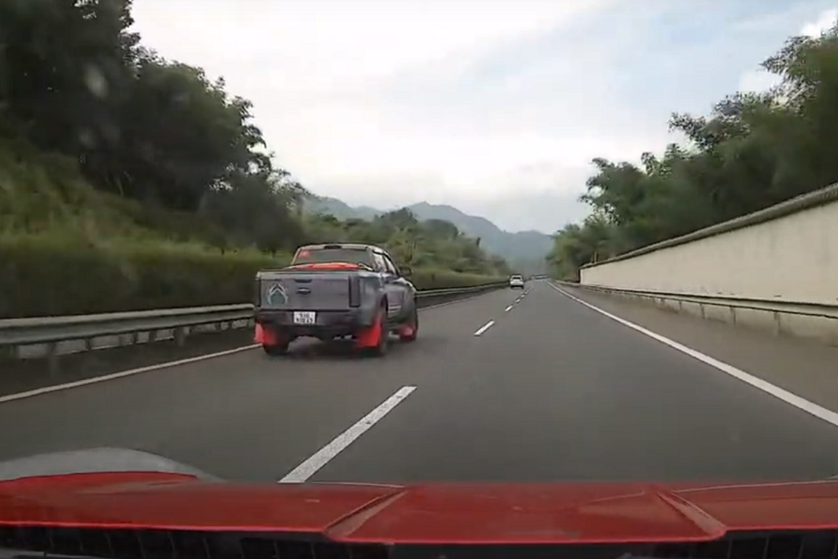 Porsche 911 Dakar gan 18 ty cua dai gia Hai Phong phuot Trung Quoc-Hinh-4