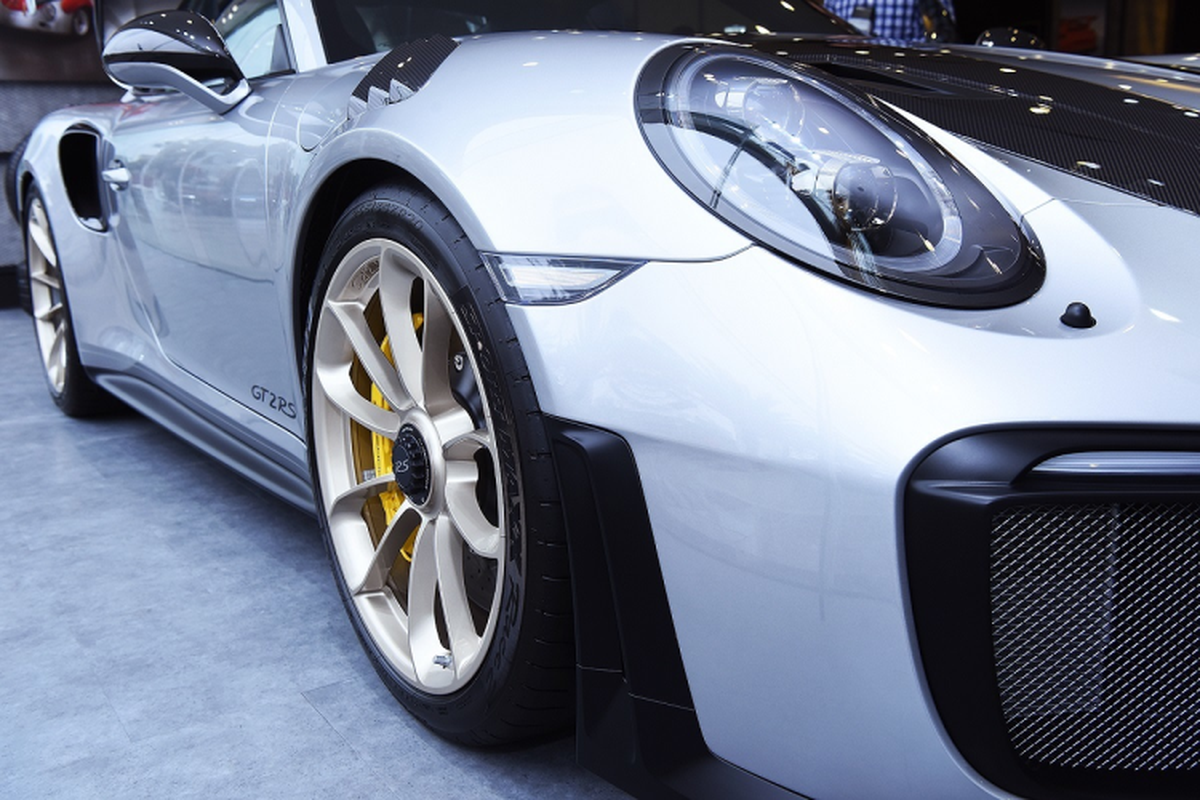 Porsche 911 GT2 RS hon 20 ty do goi Weissach dat nhat Viet Nam-Hinh-10