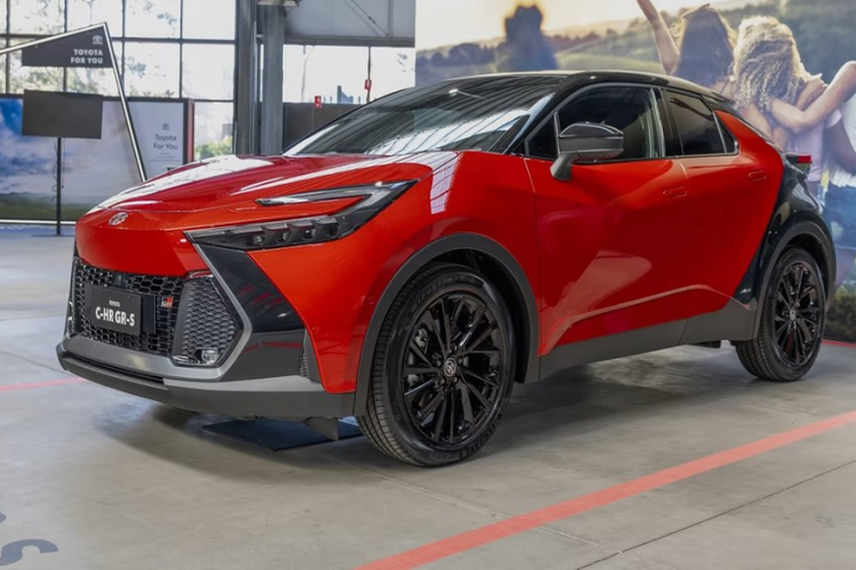 Toyota C-HR 2024 tu 879 trieu dong vua ra mat co gi hay?