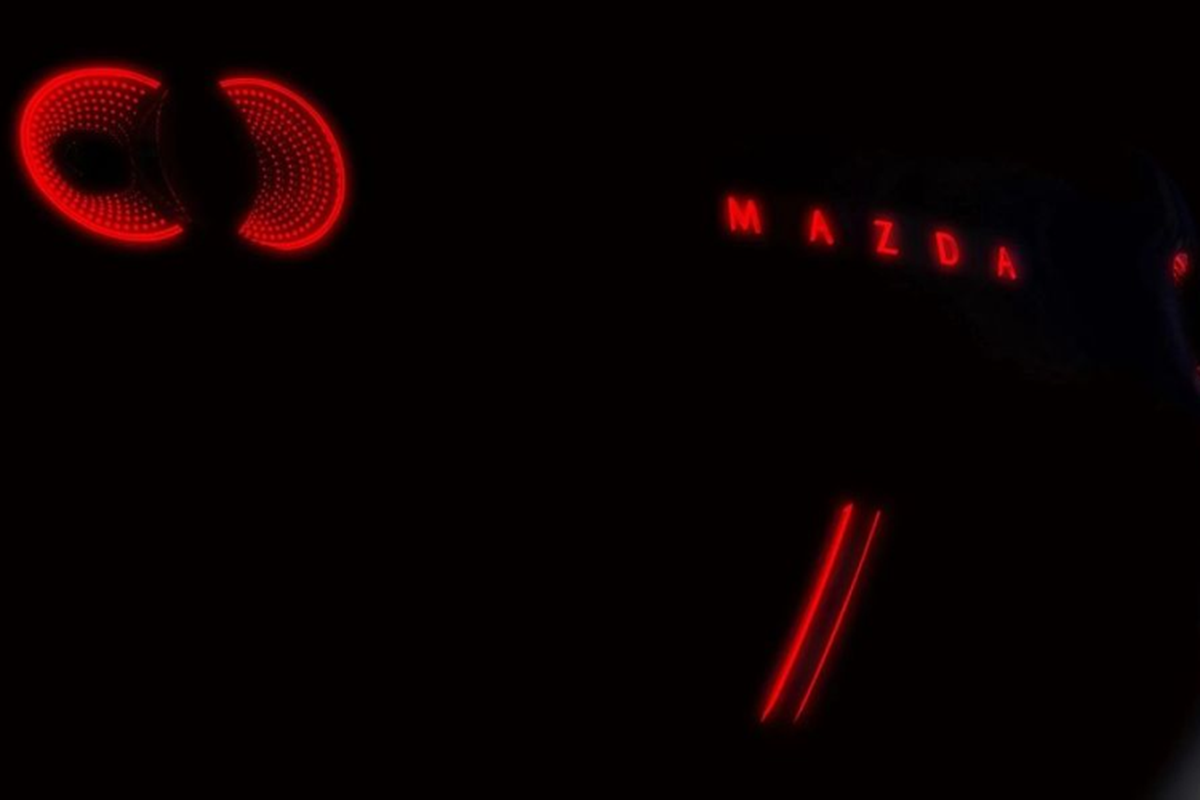 Mazda MX-5 dien hoa sap ra mat logo phat sang la diem nhan-Hinh-2