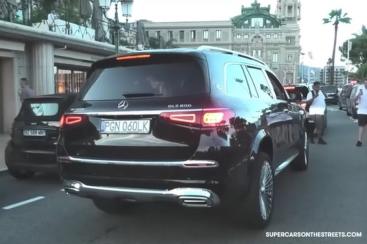 Xem Mercedes-Maybach GLS 600 sieu sang “nhay van” tren pho-Hinh-3