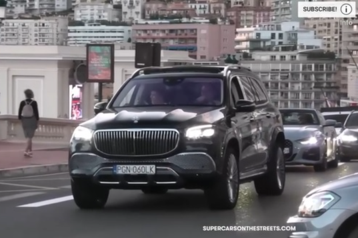 Xem Mercedes-Maybach GLS 600 sieu sang “nhay van” tren pho