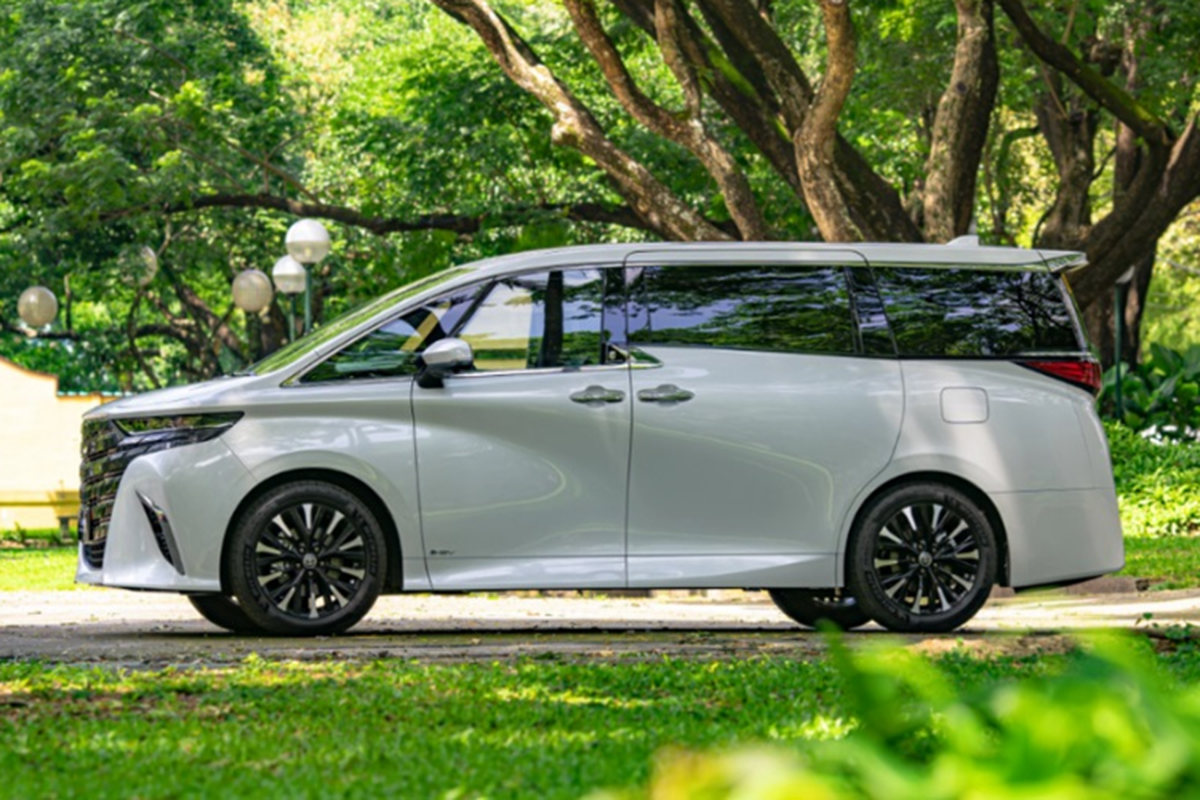 Toyota Alphard 2024 gia 2,8 ty dong, khach mua phai toi 2 nam-Hinh-2