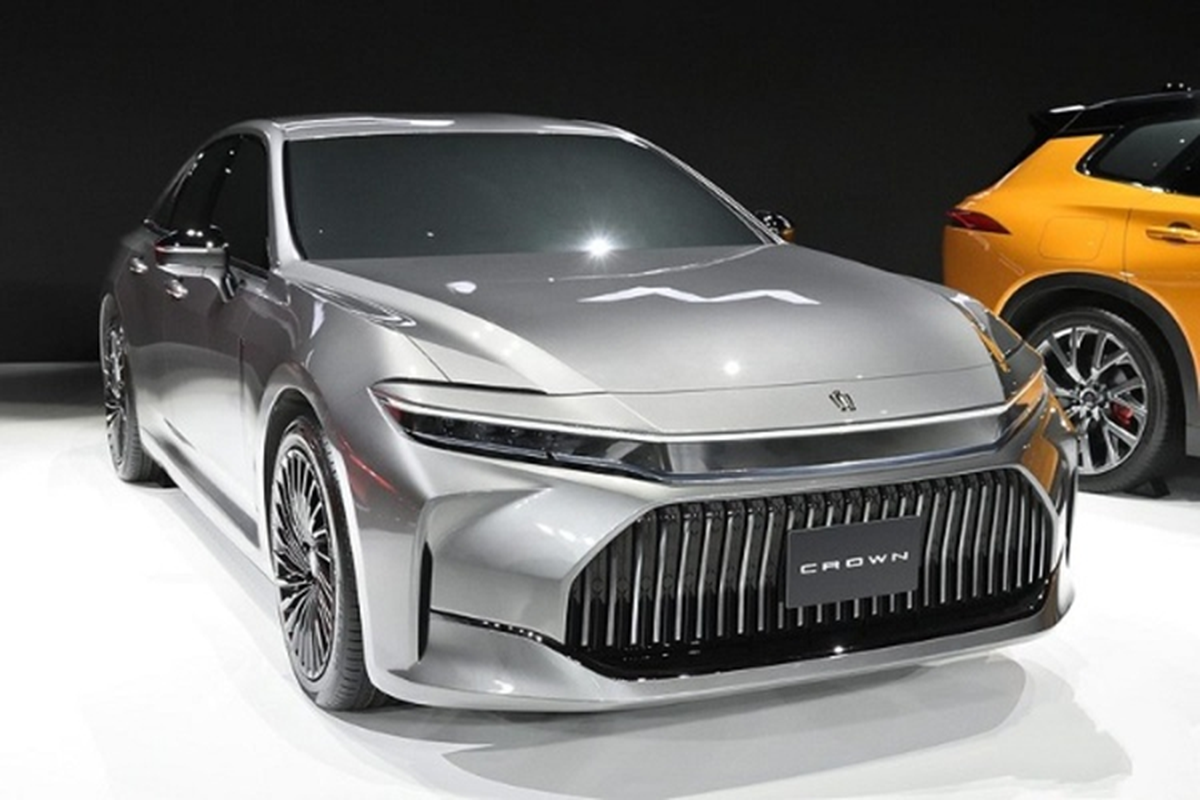 Toyota Crown Sedan 2024 