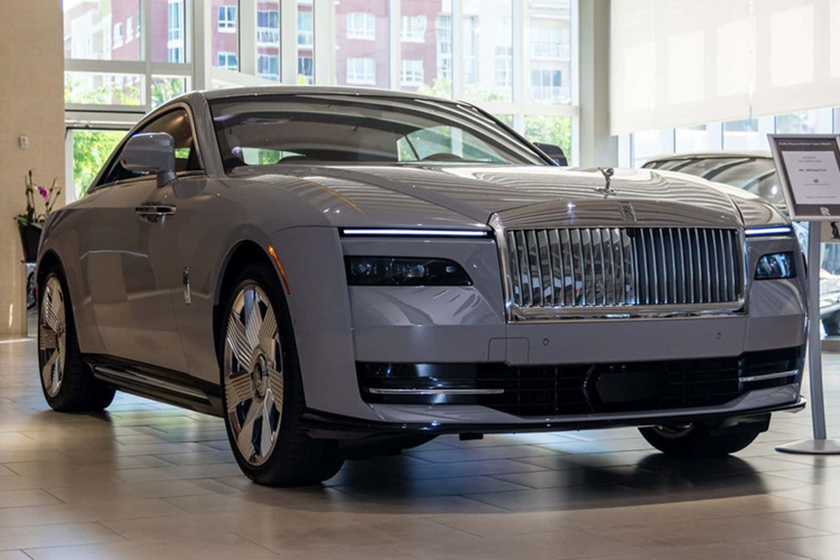 De so huu Rolls-Royce Spectre dau tien, dai gia chi hon 20 ty mua hai chiec