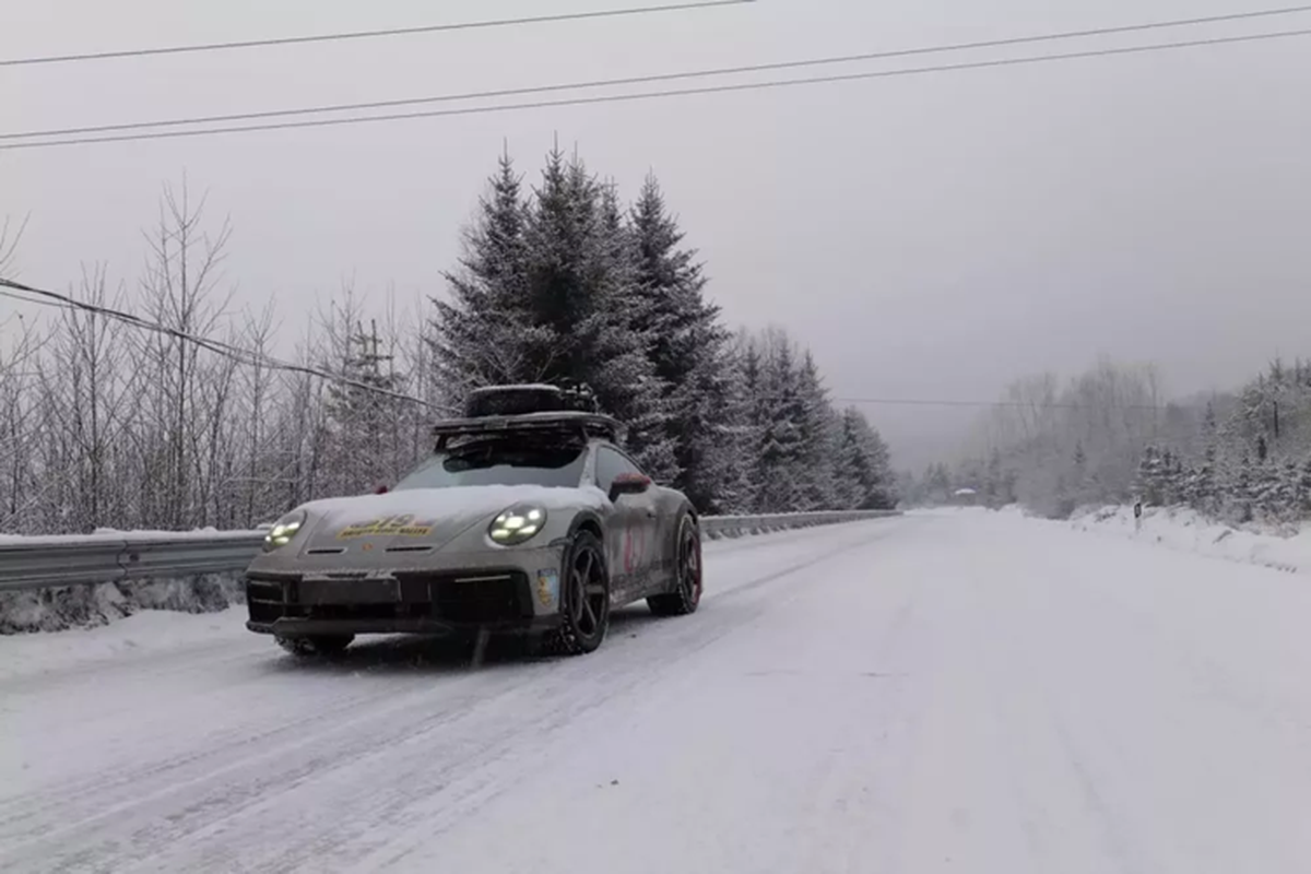 Dai gia Hai Phong cho Porsche 911 Dakar hon 16 ty di “truot tuyet” o Trung Quoc