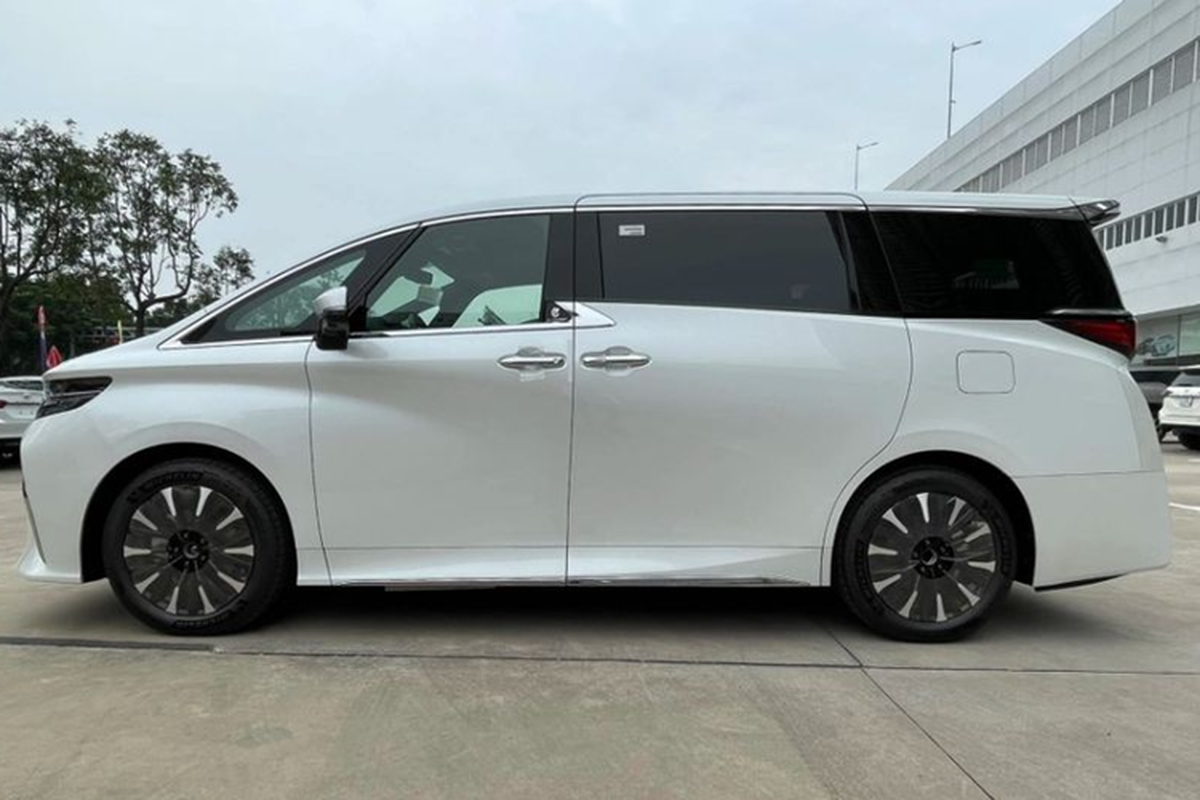 Ly do Toyota Alphard 2024 nhap tu Viet Nam dat hon 300 trieu chinh hang-Hinh-7