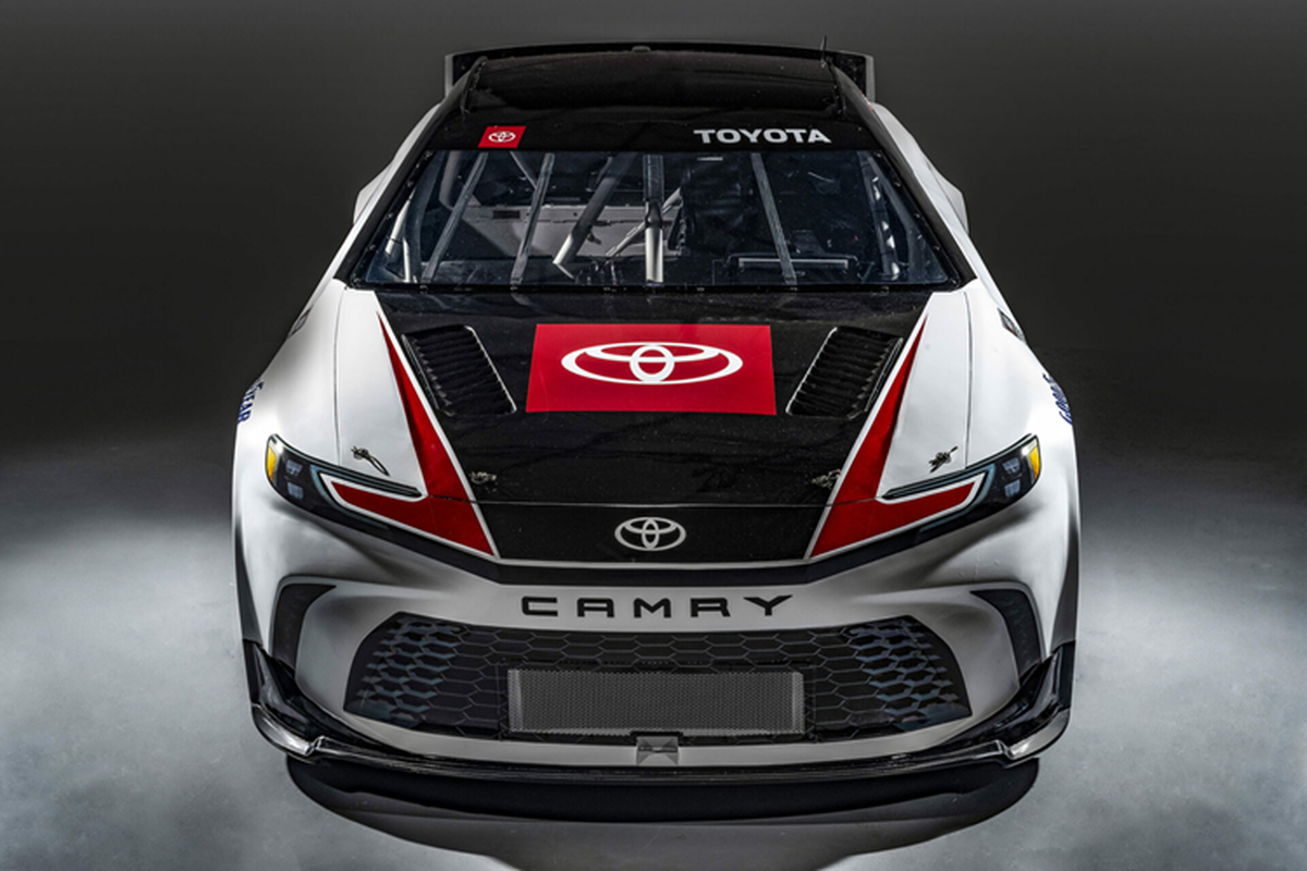 Toyota Camry XSE 2024 da san sang cho NASCAR Cup 2024-Hinh-3