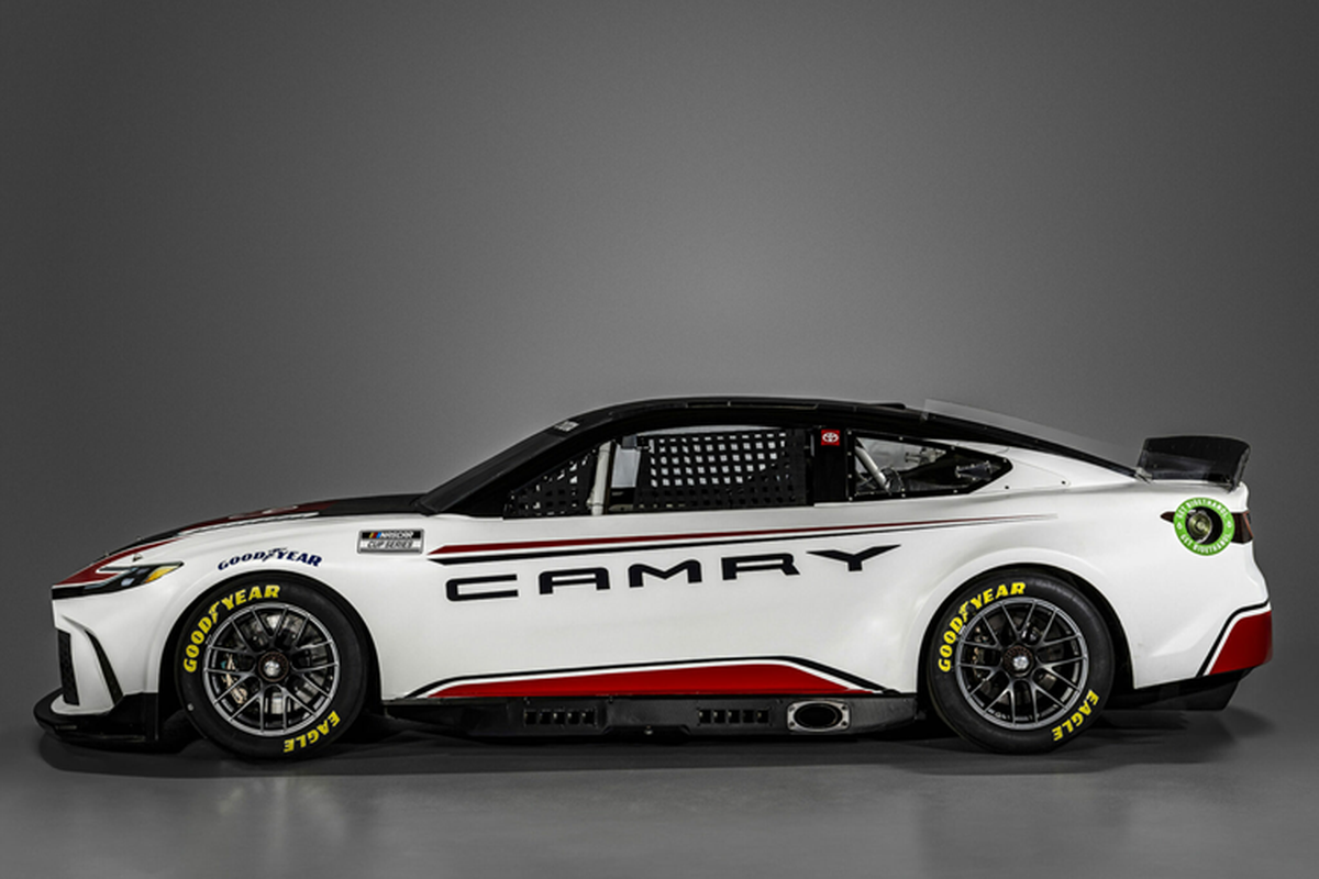 Toyota Camry XSE 2024 da san sang cho NASCAR Cup 2024-Hinh-6