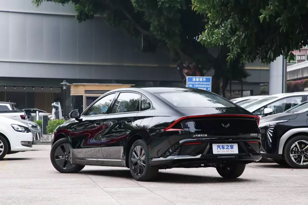 Wuling Starlight - sedan 