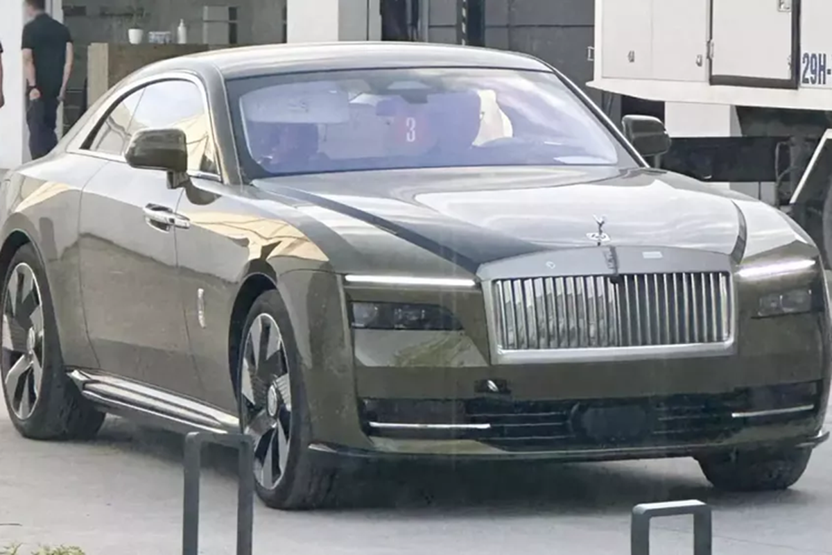 Rolls-Royce Spectre chay dien dau tien ve Viet Nam, gia ban van la an so