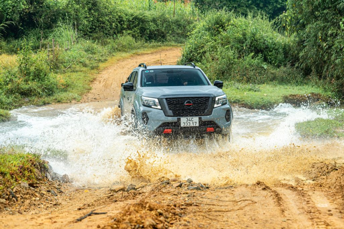 Doanh so kem, Nissan Navara uu dai manh tay toi 140 trieu tai dai ly