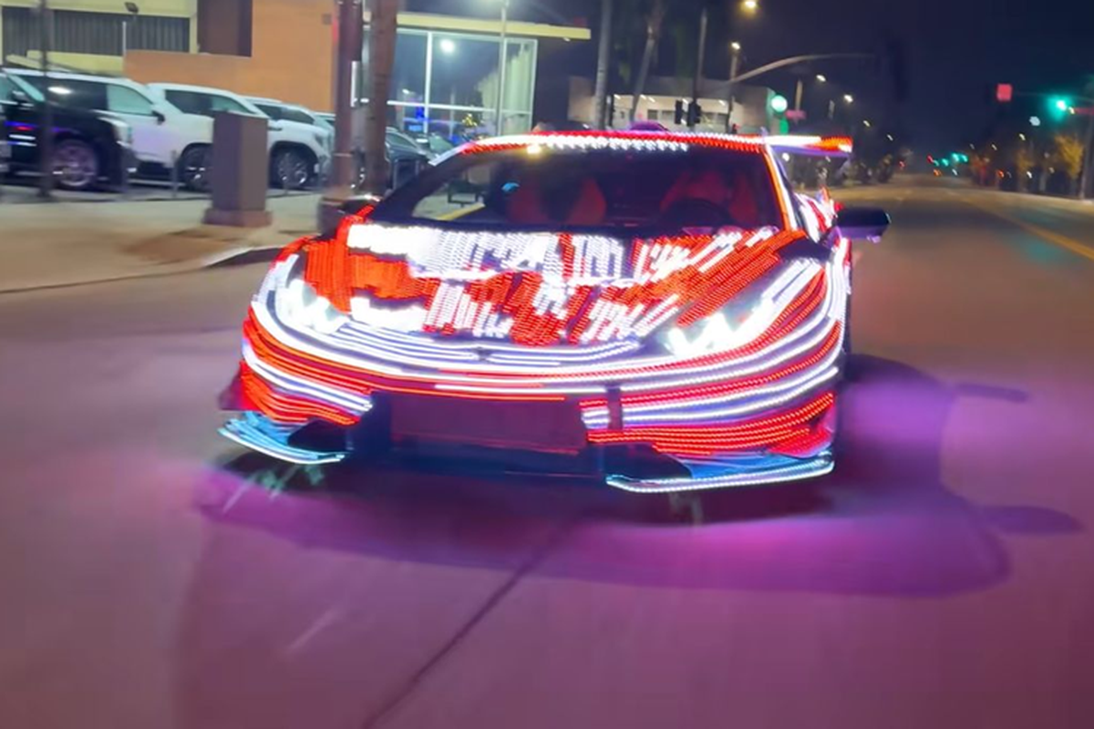 Ngam Lamborghini Huracan phien ban “cay thong giang sinh di dong”-Hinh-2