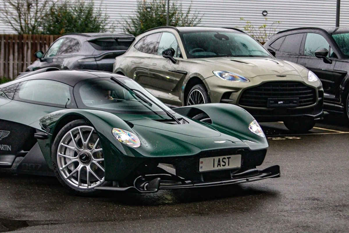 Aston Martin Valkyrie Spider dau tien co gia toi hon 93 ty dong-Hinh-13