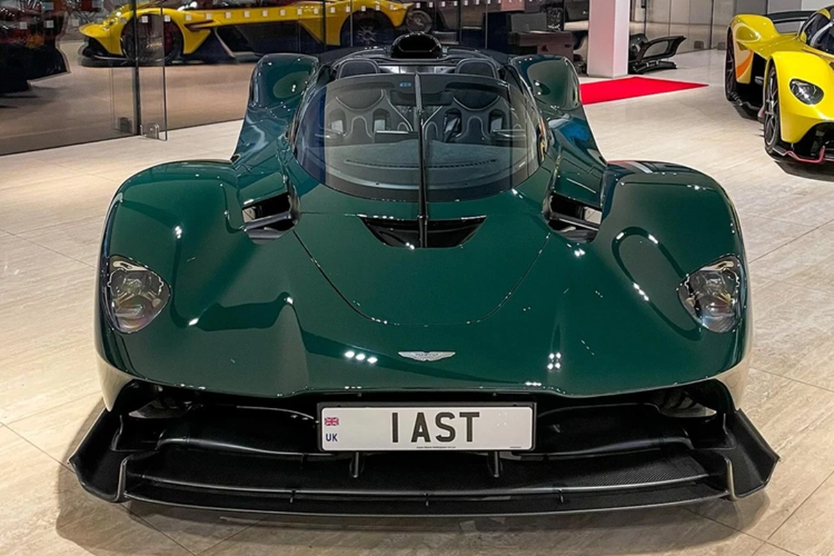 Aston Martin Valkyrie Spider dau tien co gia toi hon 93 ty dong