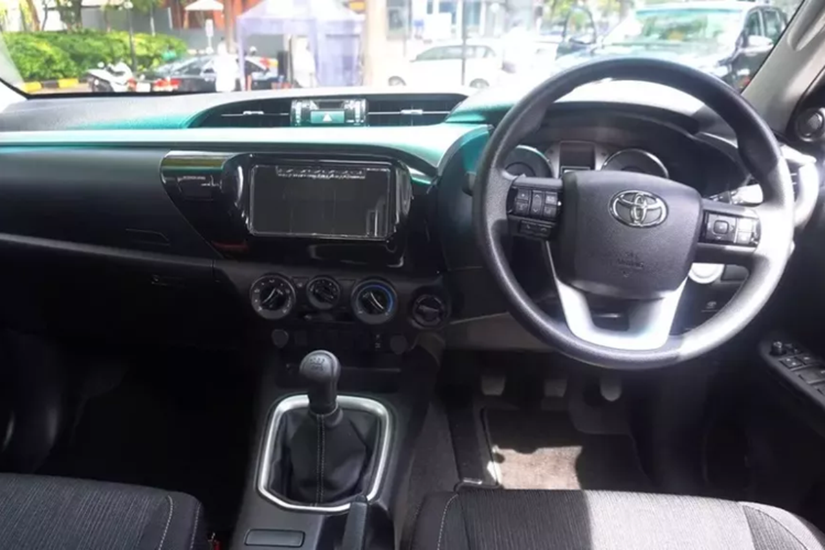 Can canh Toyota Hilux 2024 nang cap tu 685 trieu dong, sap ve Viet Nam-Hinh-6