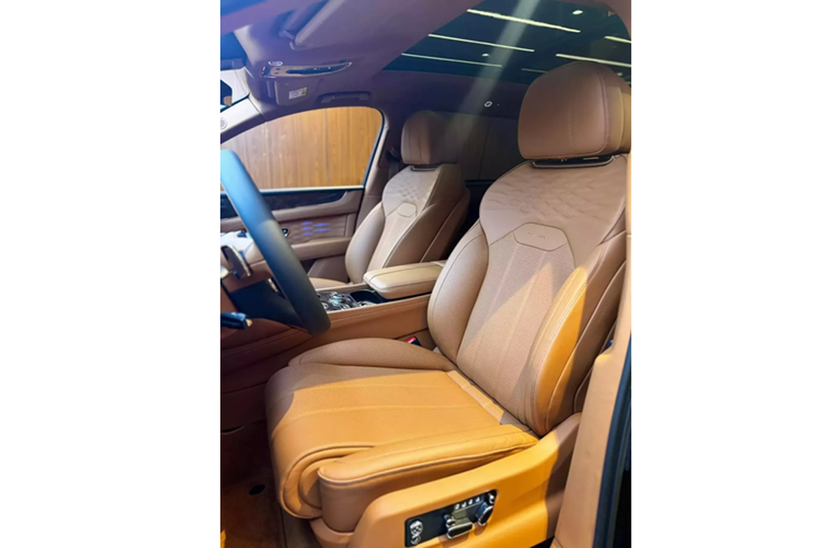 Bentley Bentayga EWB Azure tu 25 ty ve Viet Nam co gi thu vi?-Hinh-7