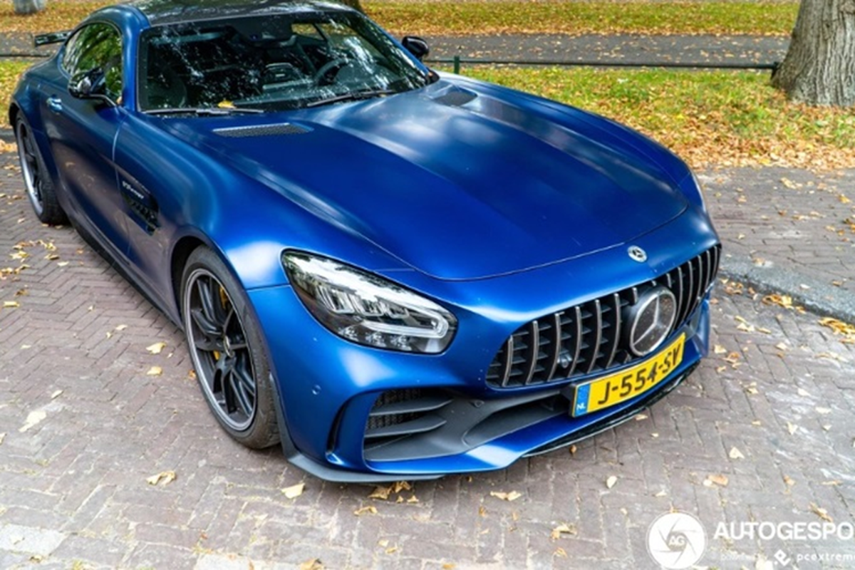 Sieu xe Mercedes-AMG GT R bat ngo mat lai, lao xuong 