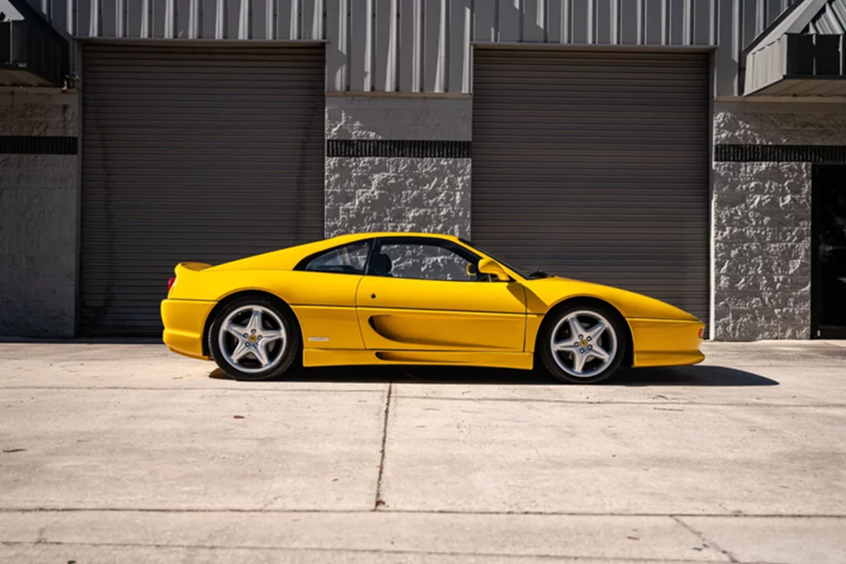 Ferrari F355 - chiec 