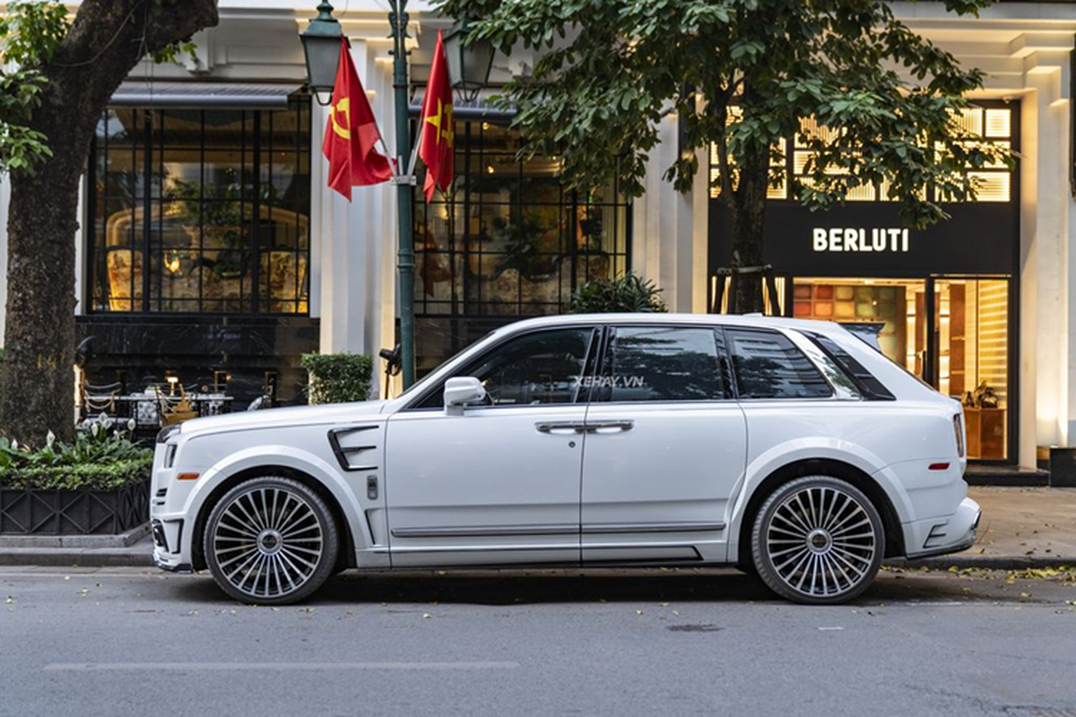 Ngam Rolls-Royce Cullinan Mansory hon 40 ty dong 