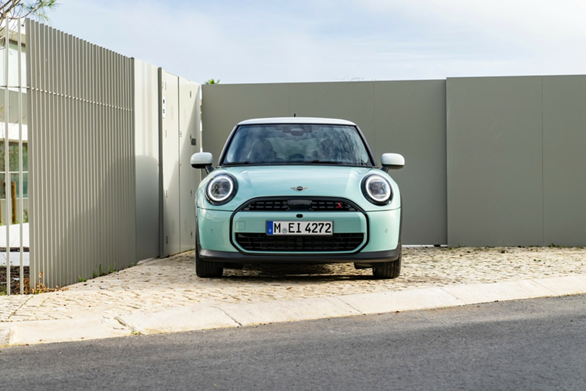 MINI Cooper S Classic Trim phoi mau co dien an nhap voi hatchback-Hinh-3