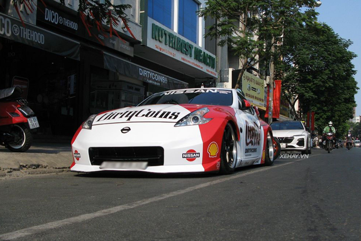Can canh chiec Nissan 370Z voi goi do “khung” nhat Viet Nam