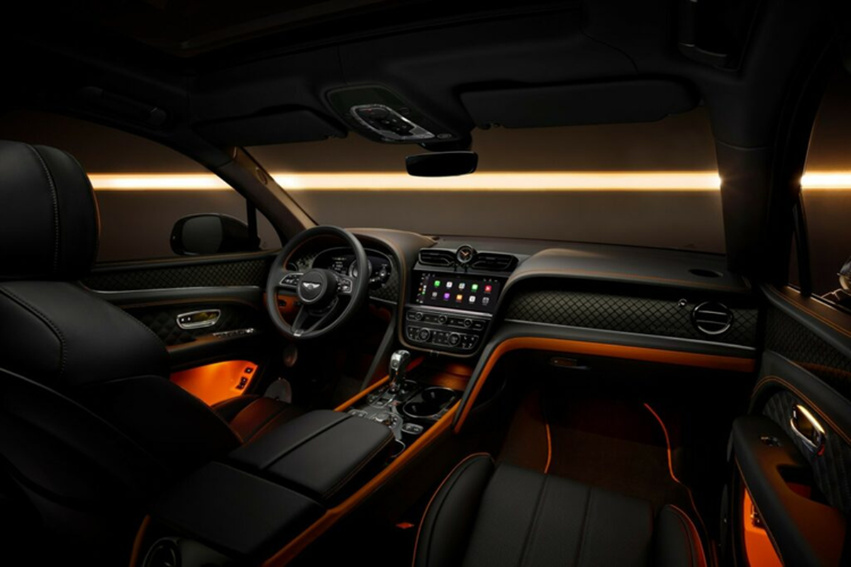 Ngam Bentley Bentayga S Black Edition 2024 voi phoi mau 