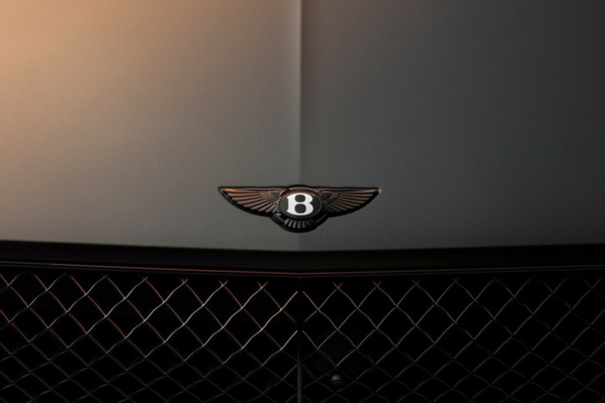 Ngam Bentley Bentayga S Black Edition 2024 voi phoi mau 
