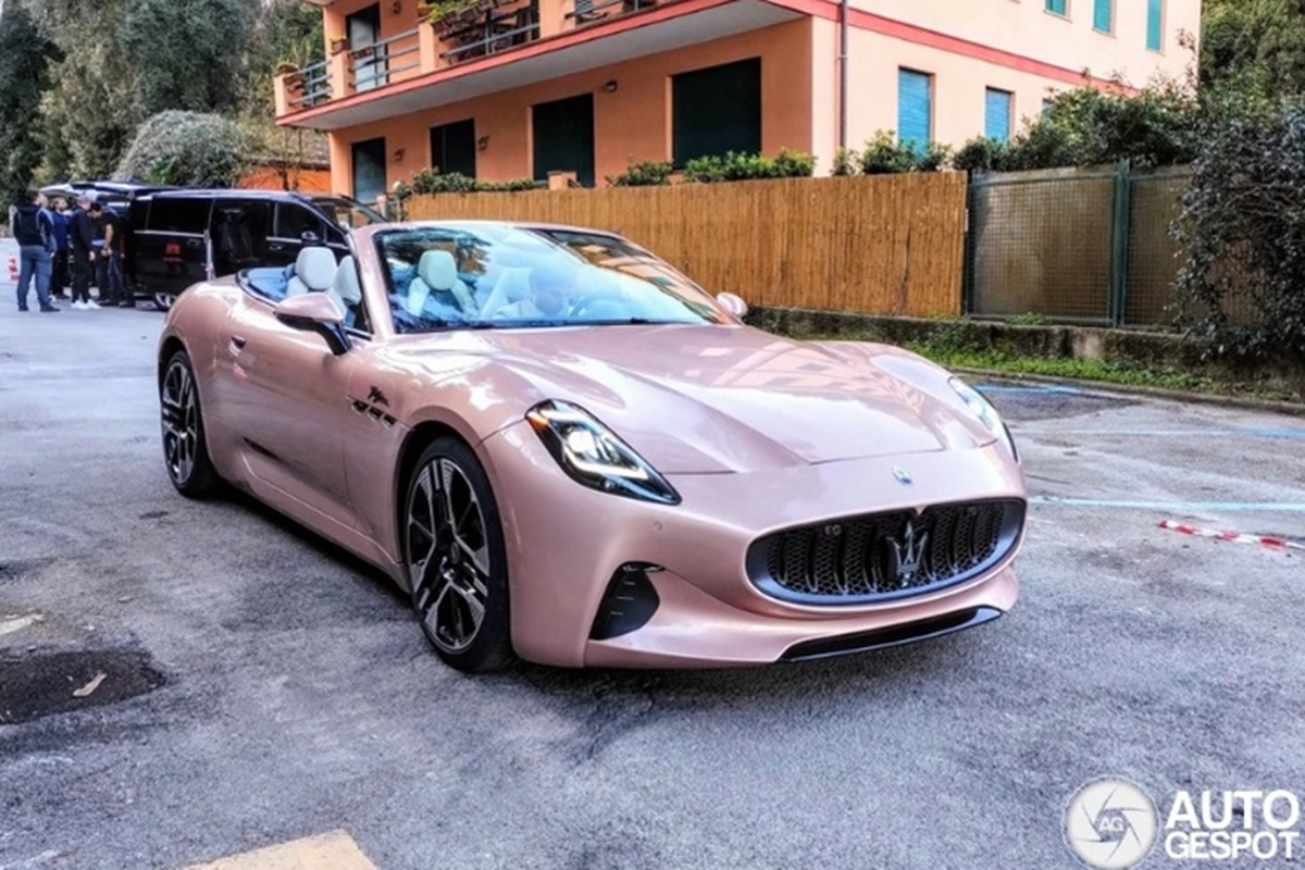 Maserati GranCabrio Folgore mui trần lộ diện