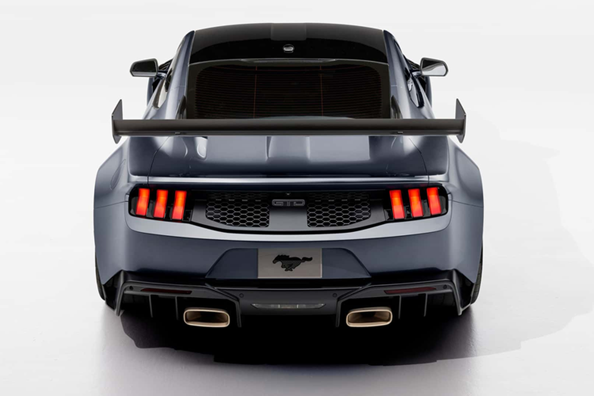 Ford Mustang GTD 2024 mo ban, dat ngang ngua sieu xe Ferrari F8-Hinh-8