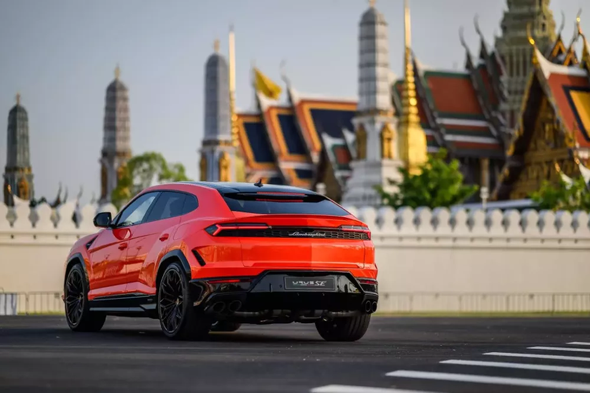 Lamborghini Urus SE ma Minh Nhua dang 