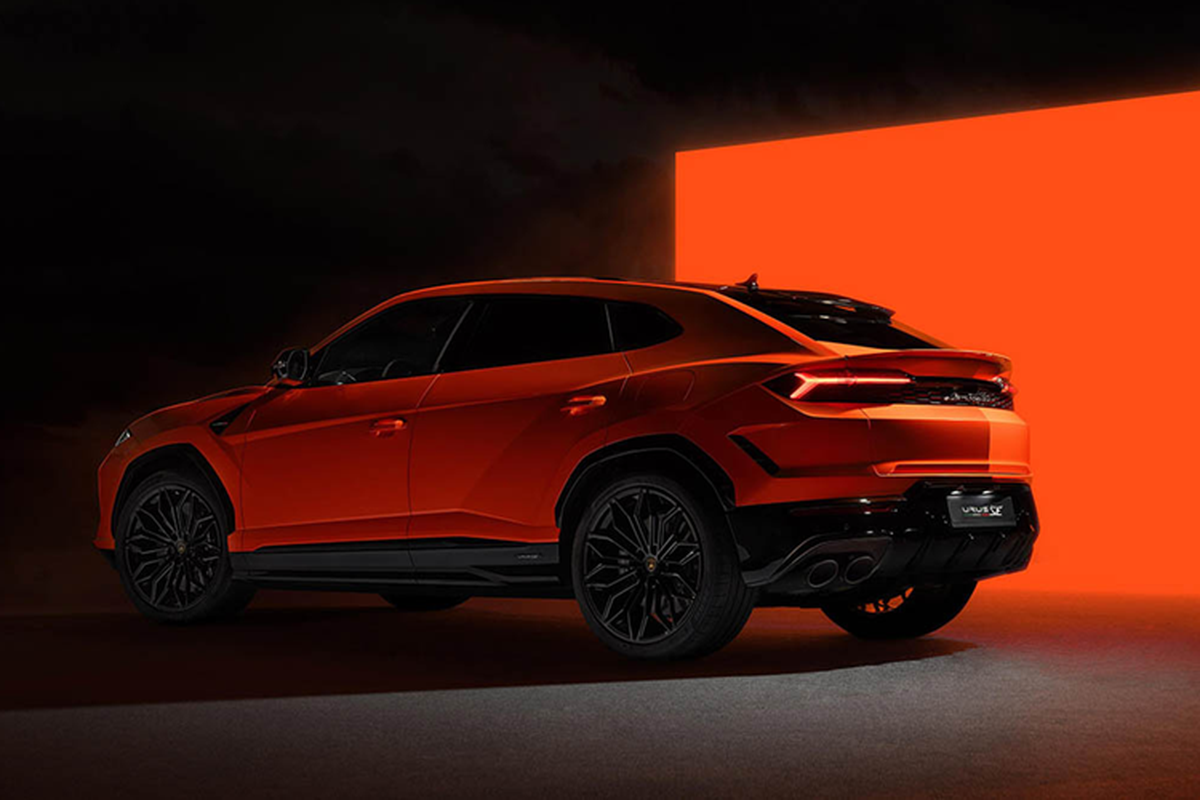 Lamborghini Urus SE ma Minh Nhua dang 