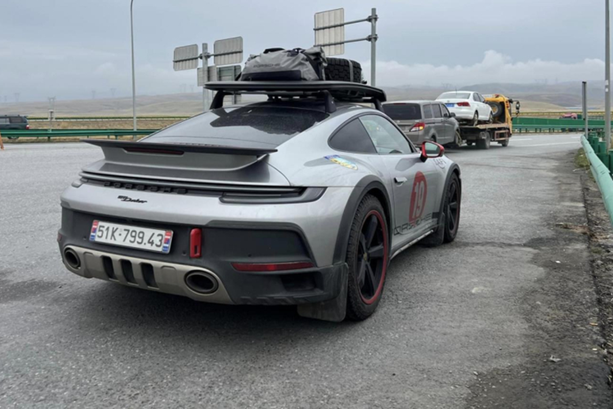 Dai gia Hai Phong lai Porsche 911 Dakar len cau cao nhat the gioi-Hinh-6