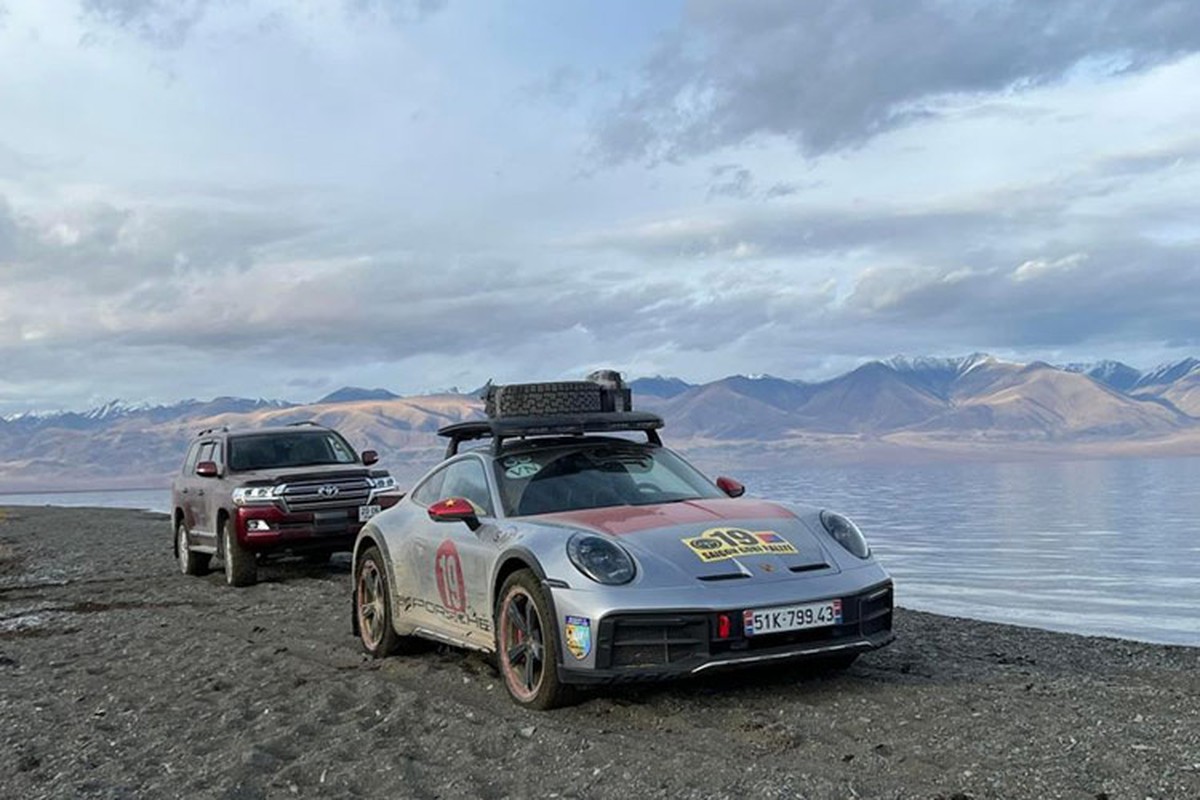 Dai gia Hai Phong lai Porsche 911 Dakar len cau cao nhat the gioi-Hinh-5