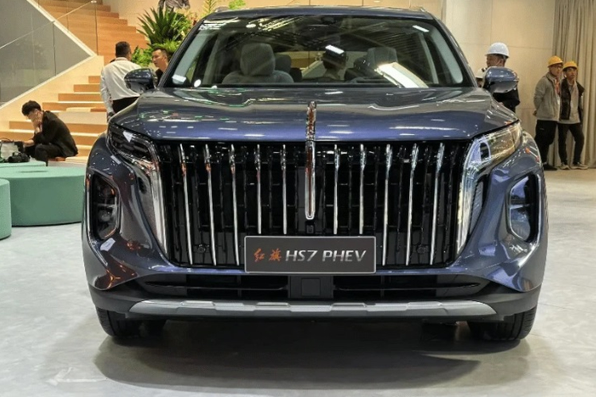 Hongqi HS7 PHEV 2024 moi, lan banh 100 km 