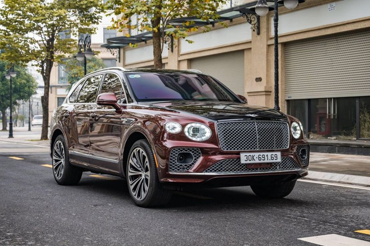 Bentley Bentayga First Edition chay 2 nam, dai gia Ha Noi lo 5 ty dong