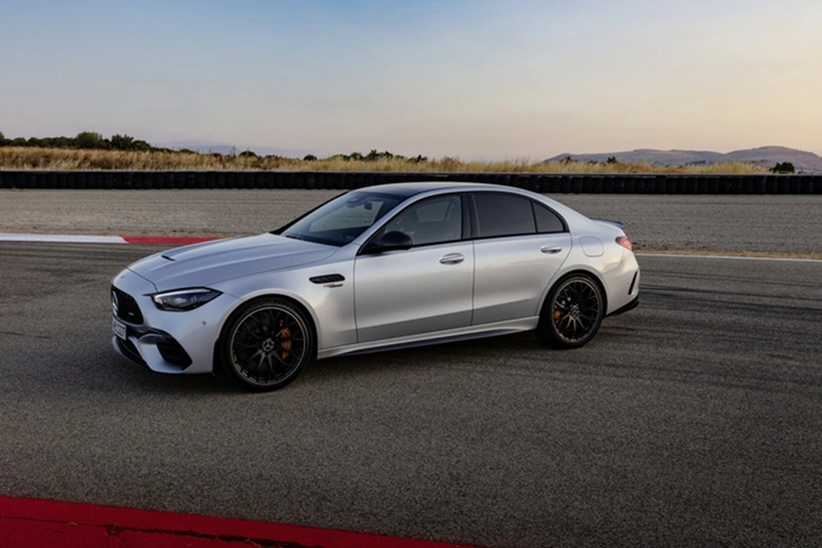 Mercedes-AMG C63 S E Performance gan 5 ty dau tien ra bien so-Hinh-8