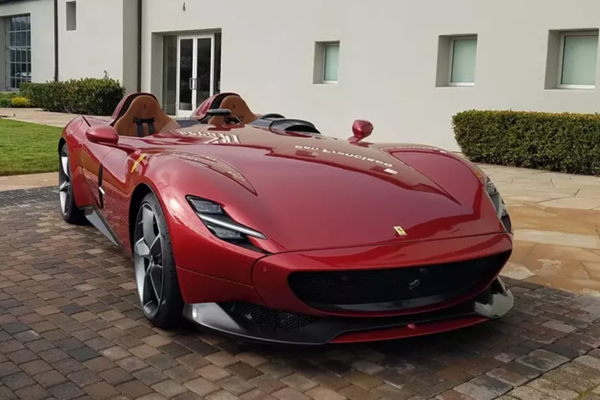 Hoang tu Malaysia gay sot khi up mo sieu xe Ferrari Monza SP2