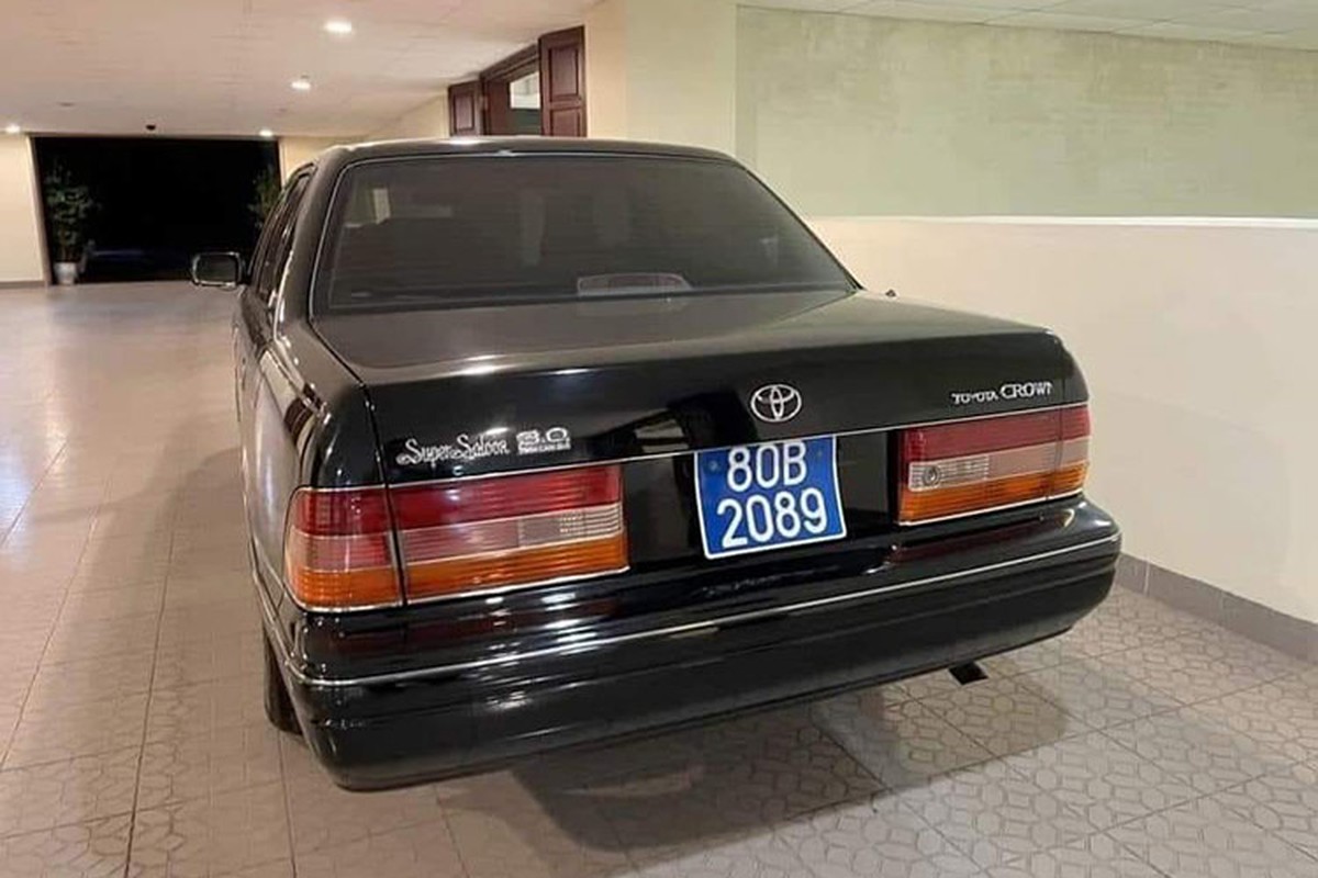 View - 	Toyota Crown 1998 người cận vệ của Tổng bí thư Nguyễn Phú Trọng