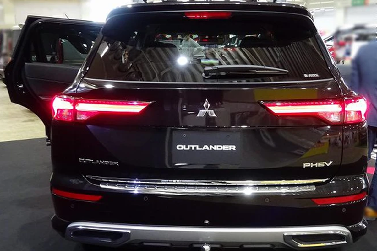 Mitsubishi Outlander PHEV 2025 chay 85km khong 