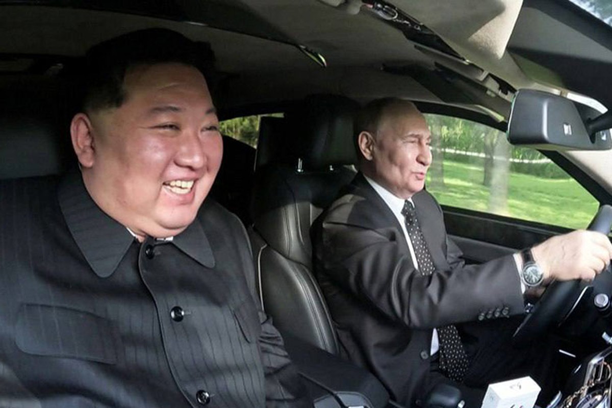 Lexus LX600 cho ong Kim Jong-un vuot lu di thi sat cuu ho co gi?-Hinh-5