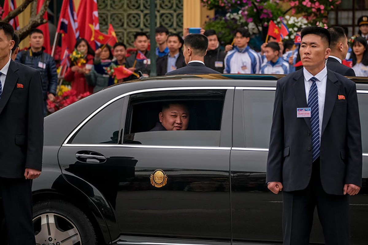 Lexus LX600 cho ong Kim Jong-un vuot lu di thi sat cuu ho co gi?-Hinh-6