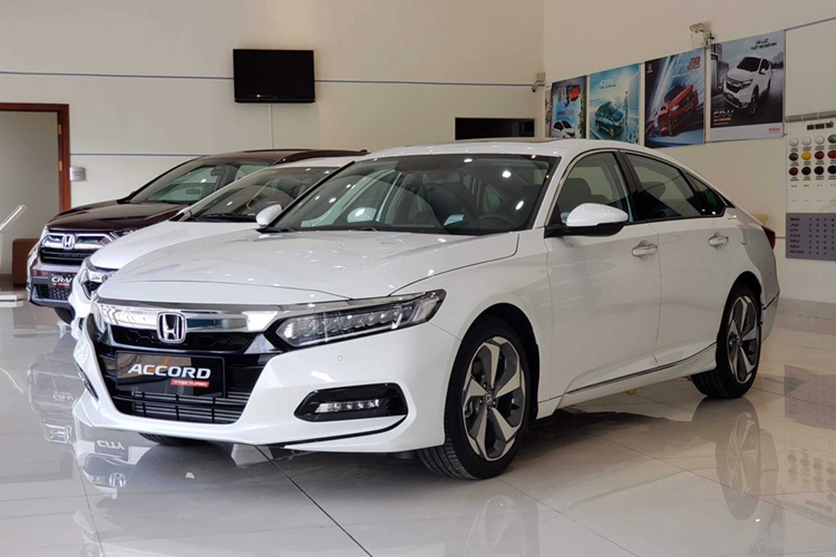 Dau Toyota Camry, Honda Accord tai Viet Nam giam toi 220 trieu dong