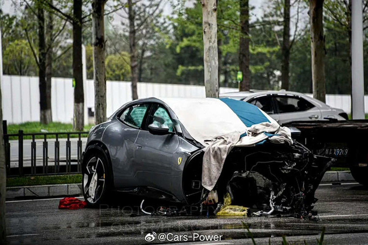 Ferrari Purosangue hon 17 ty dong dau tien gap nan tai chau A-Hinh-7