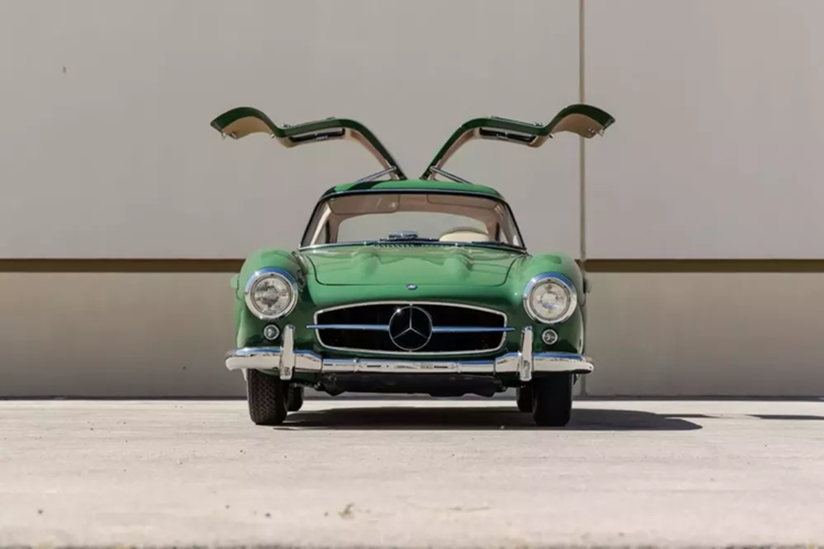 Mercedes-Benz 300SL Gullwing gia 59 ty dong, Qua Vu dang 