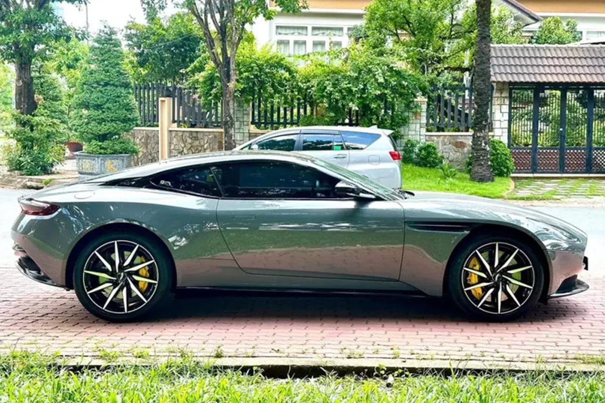 Dai gia Jacky rao ban Aston Martin DB11 