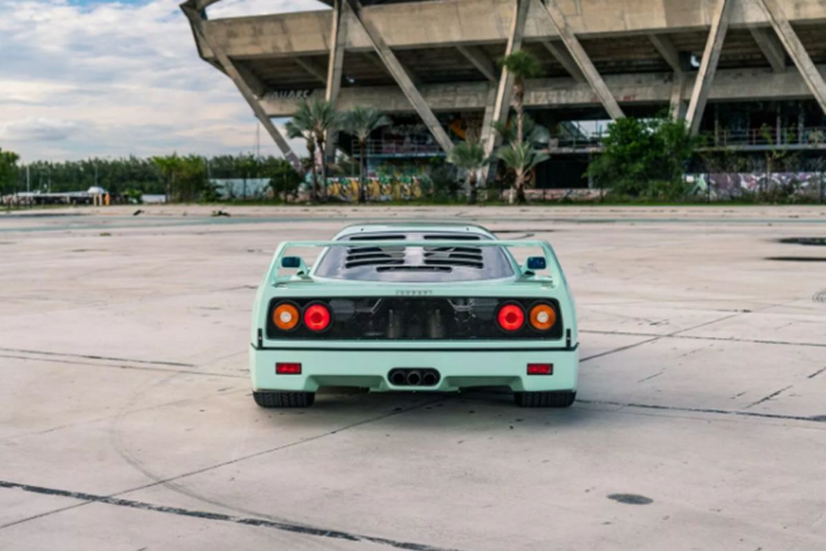 Ferrari F40 doc nhat the gioi mau xanh bac ha, qua khu lay lung-Hinh-10