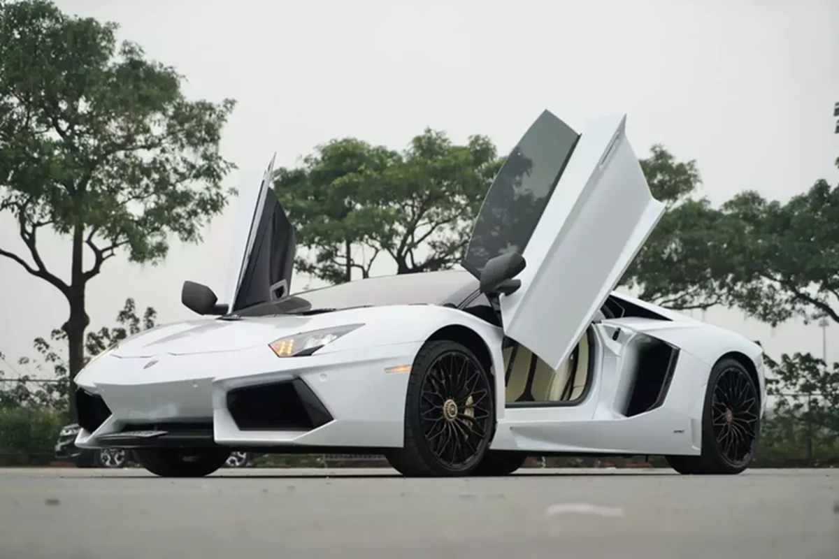 Lamborghini Aventador mui tran rao ban gan 17 ty dong o Ha Noi